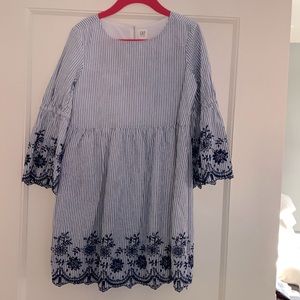 NWOT Gap dress. 100% cotton with embroidered details